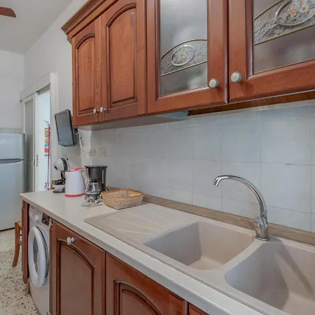 1 Bedroom Pet Friendly In *